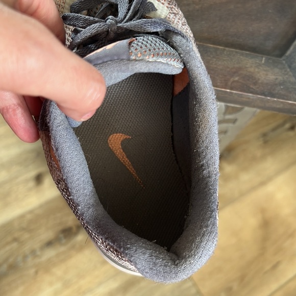 NIKE, sneakers size 9, preloved but lots of life left - Picture 8 of 8